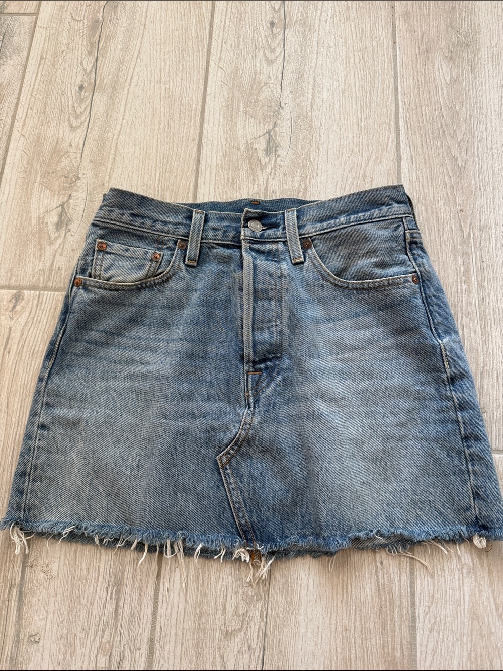 NWOT Levi’s Classic Blue Denim Mini Skirt - Frayed Hem